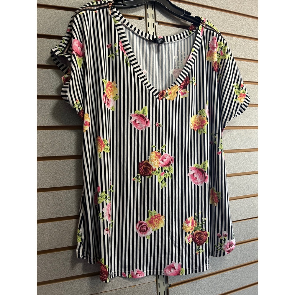 Bae City Women 3X Floral‎ Striped V-Neck Rose Gold Shoulder Zippers Black White